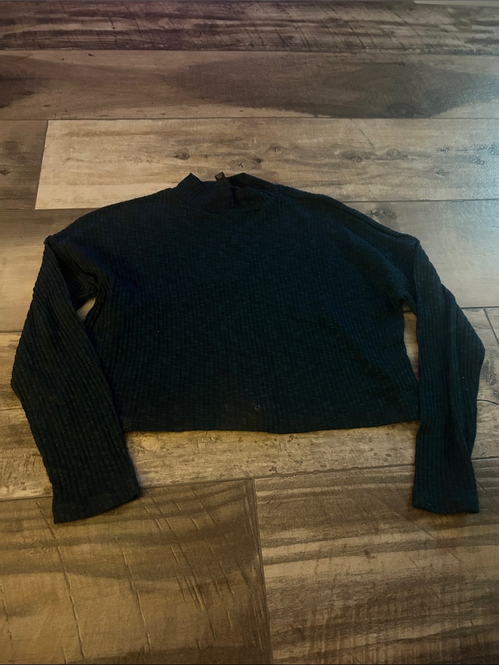 Women’s hunter green cropped  Rib-Knit Sweater - Women size XS